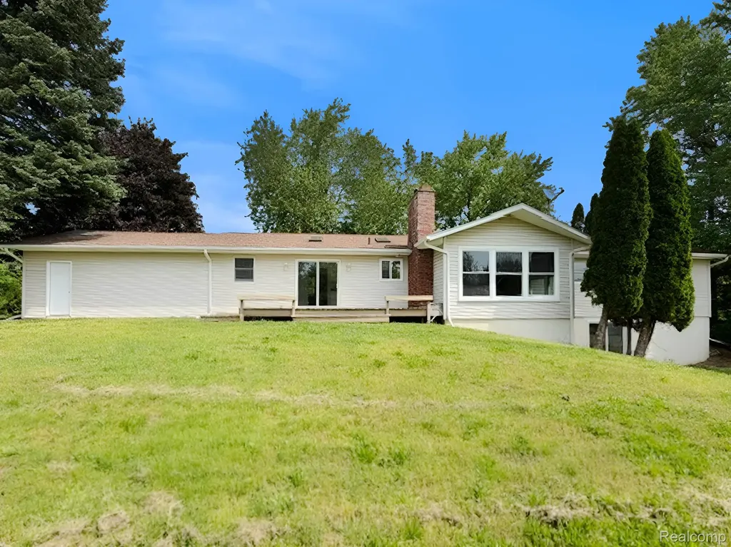 140 Darwin Road Putnam Township MI 48169