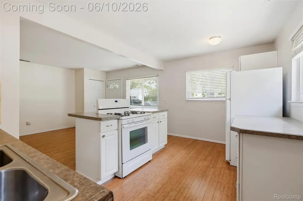 15509 Wakenden Redford Charter Township MI 48239