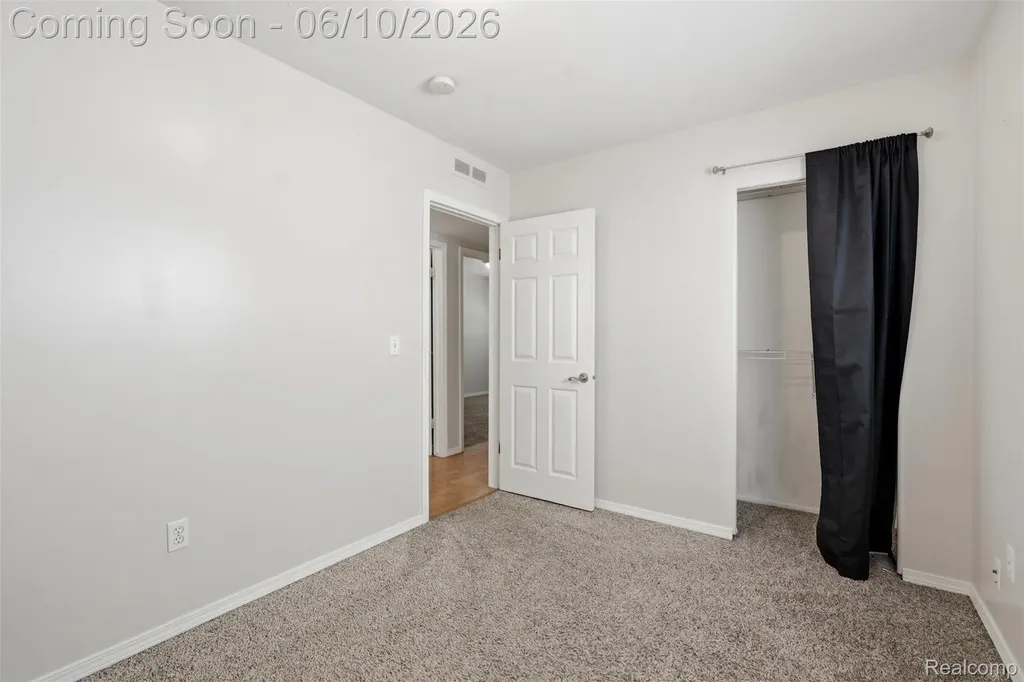 15509 Wakenden Redford Charter Township MI 48239