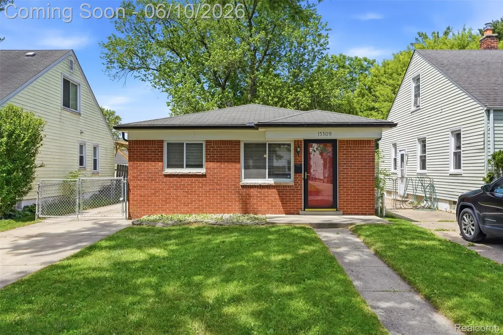 15509 Wakenden Redford Charter Township MI 48239