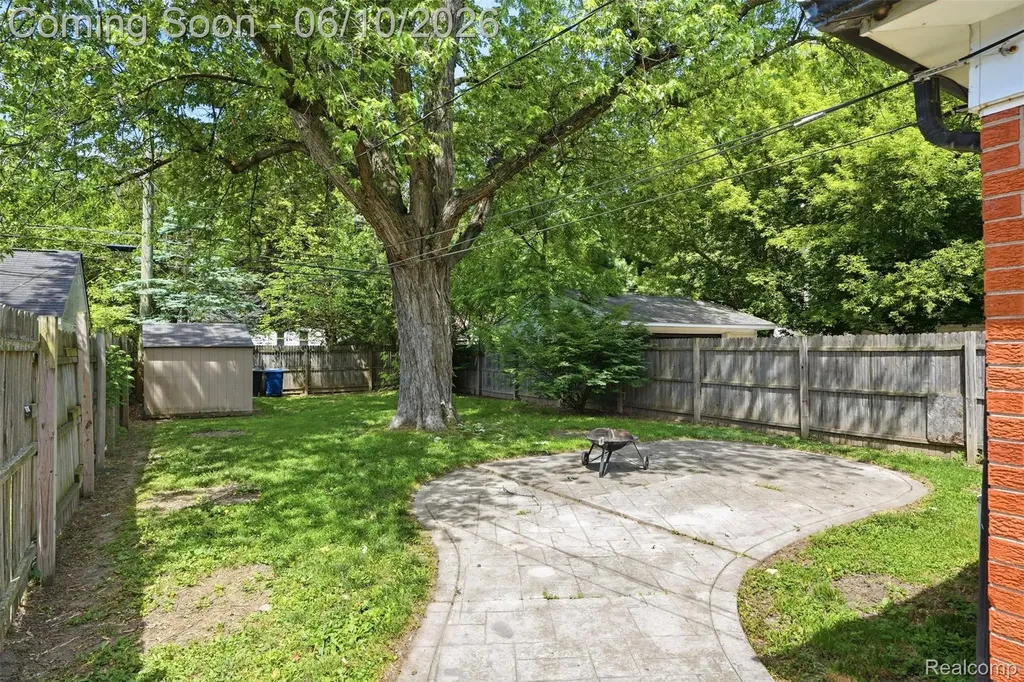 15509 Wakenden Redford Charter Township MI 48239