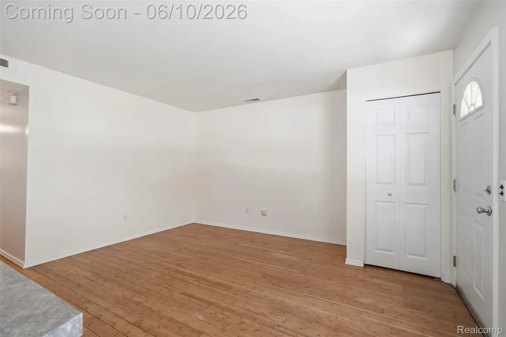 15509 Wakenden Redford Charter Township MI 48239