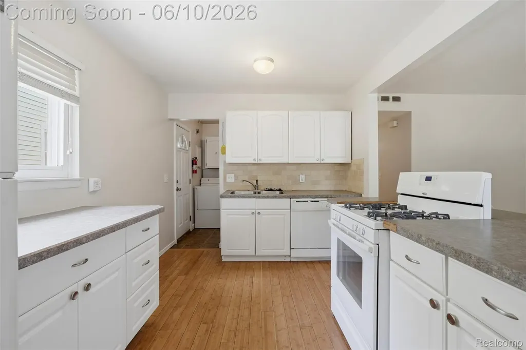 15509 Wakenden Redford Charter Township MI 48239