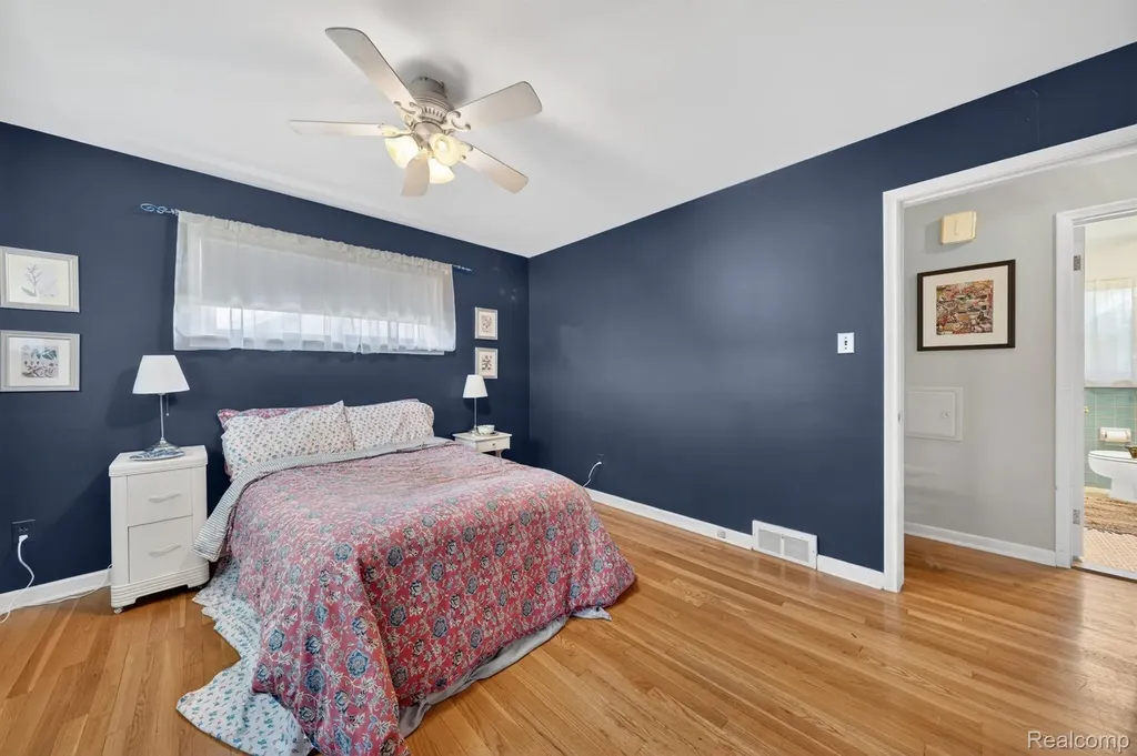 17386 Beverly Road Beverly Hills Village MI 48025