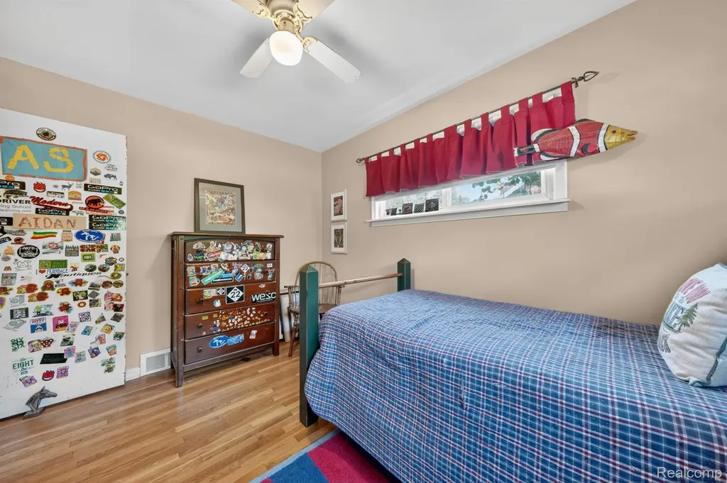 17386 Beverly Road Beverly Hills Village MI 48025