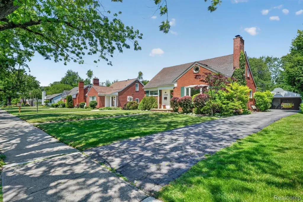 17386 Beverly Road Beverly Hills Village MI 48025