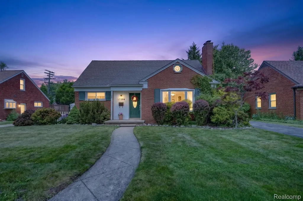 17386 Beverly Road Beverly Hills Village MI 48025
