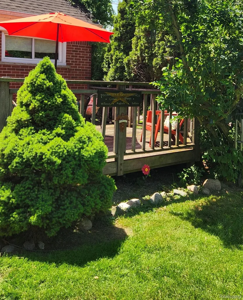 17386 Beverly Road Beverly Hills Village MI 48025