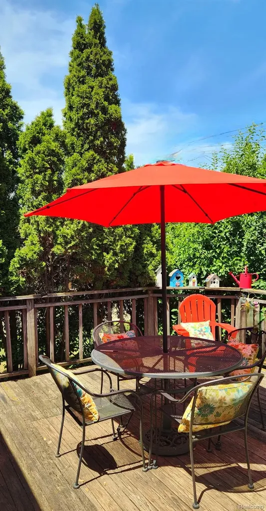 17386 Beverly Road Beverly Hills Village MI 48025