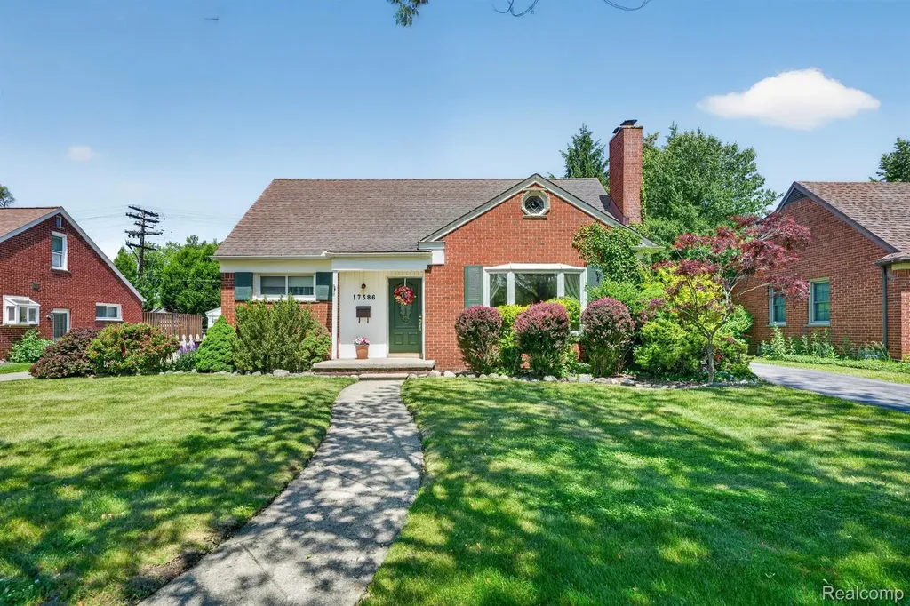 17386 Beverly Road Beverly Hills Village MI 48025