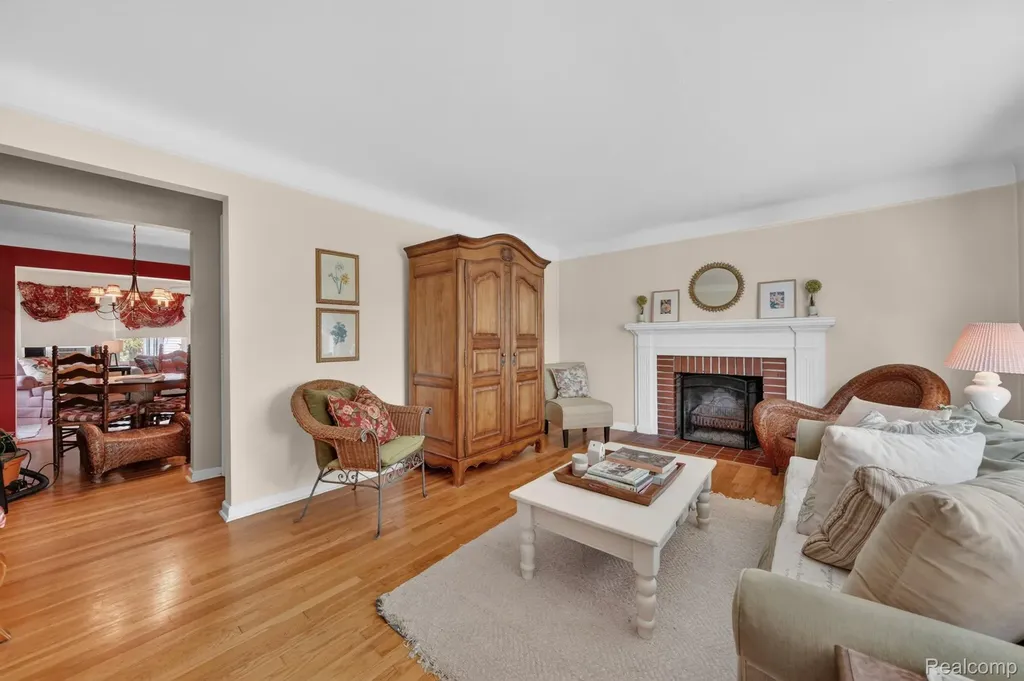 17386 Beverly Road Beverly Hills Village MI 48025