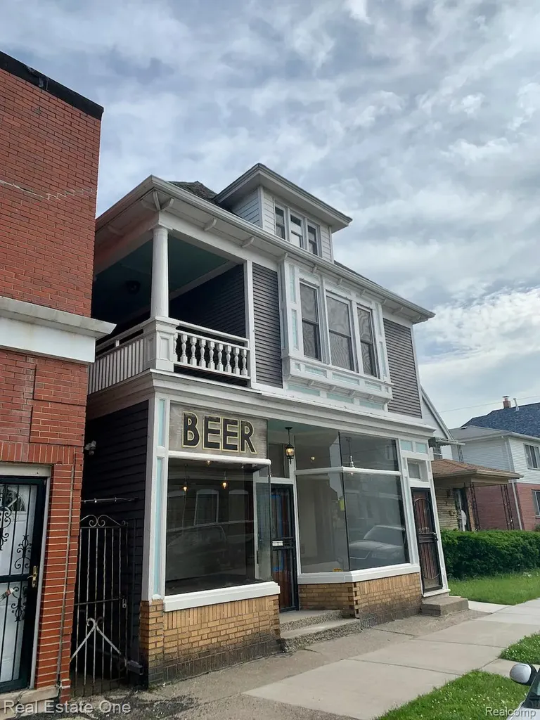2454 Florian Street Hamtramck City MI 48212