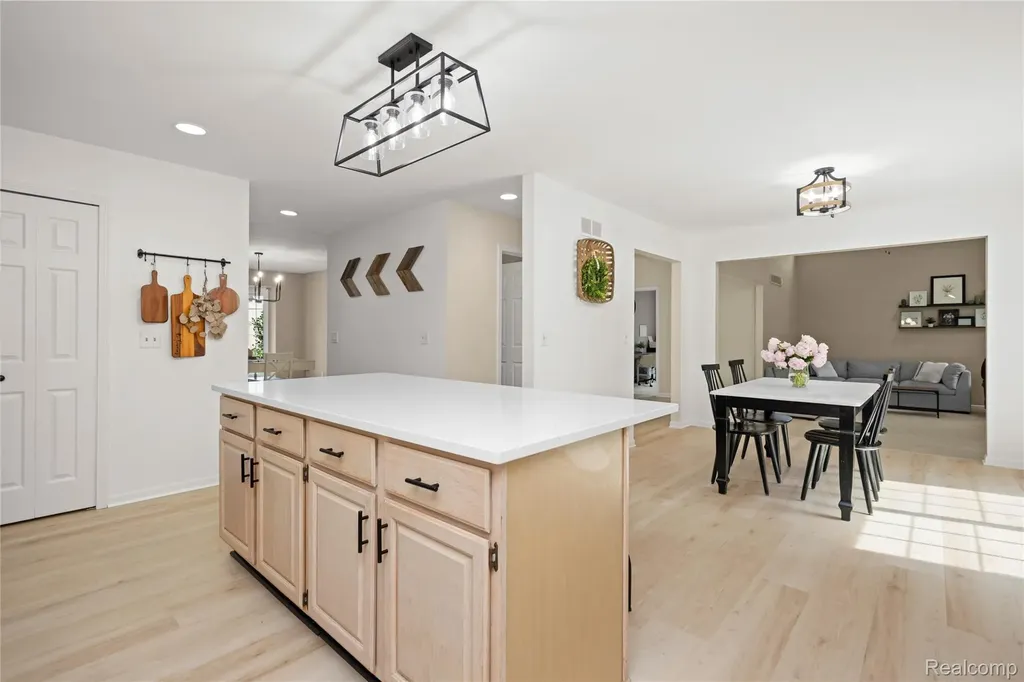 30975 Sunderland Drive Farmington Hills City MI 48331
