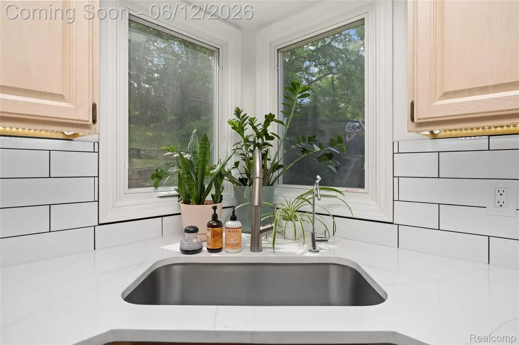 30975 Sunderland Drive Farmington Hills City MI 48331