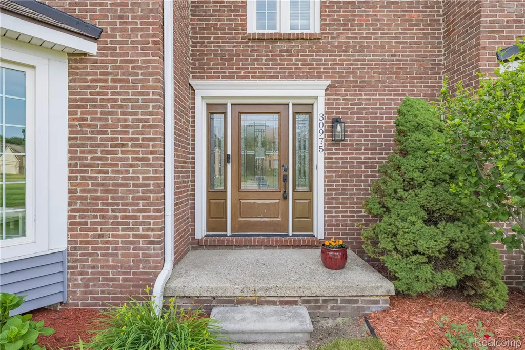 30975 Sunderland Drive Farmington Hills City MI 48331