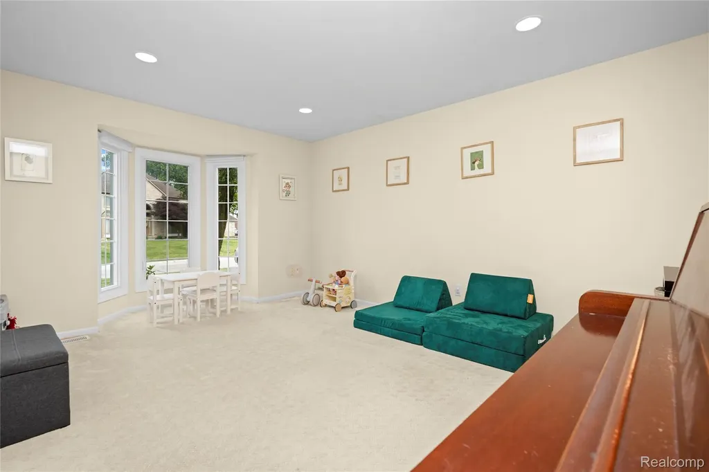 30975 Sunderland Drive Farmington Hills City MI 48331