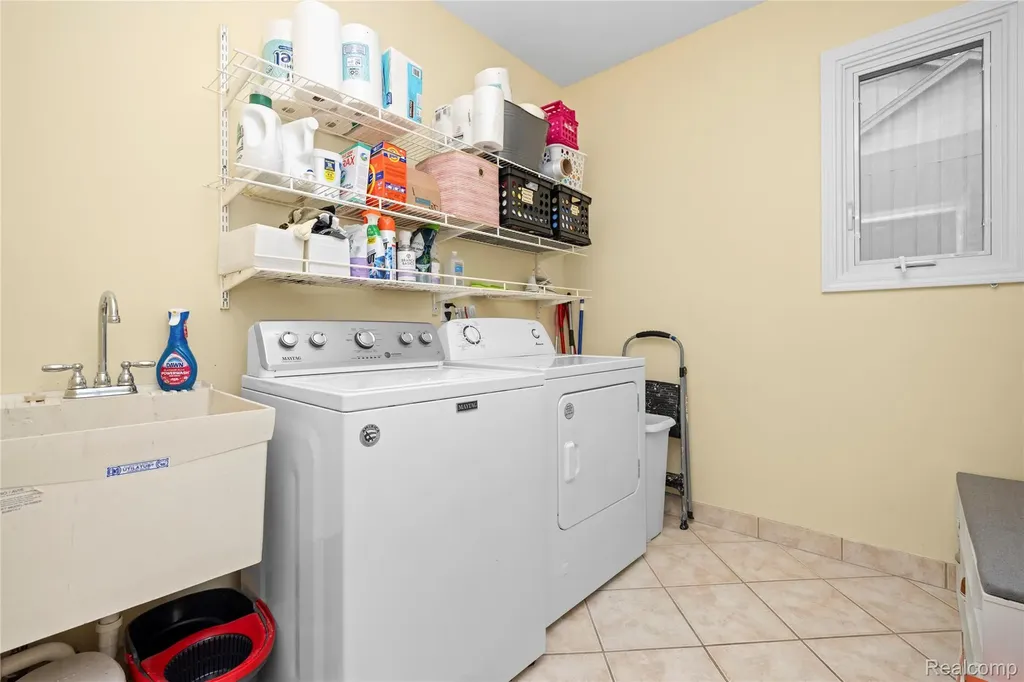 30975 Sunderland Drive Farmington Hills City MI 48331