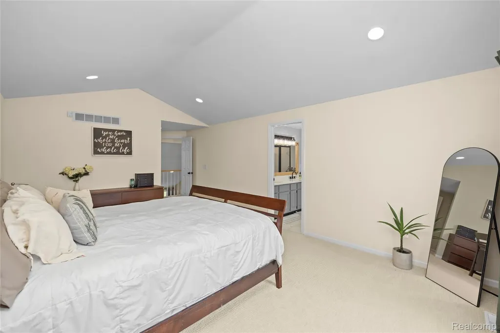 30975 Sunderland Drive Farmington Hills City MI 48331