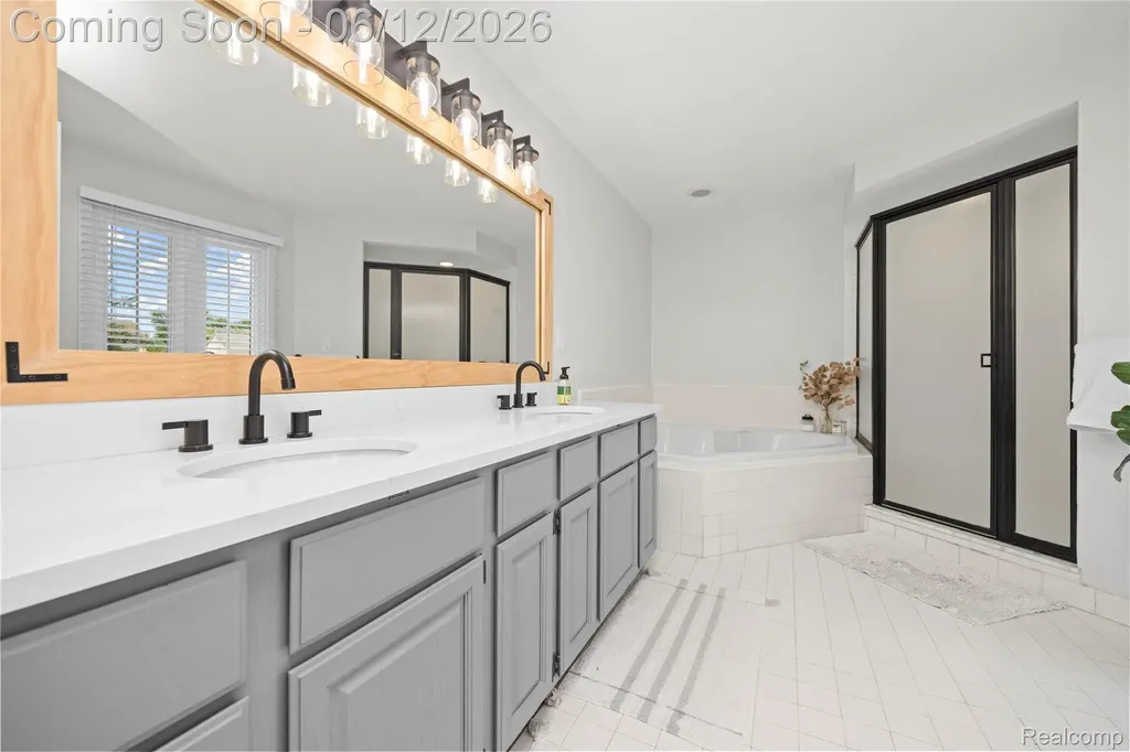 30975 Sunderland Drive Farmington Hills City MI 48331