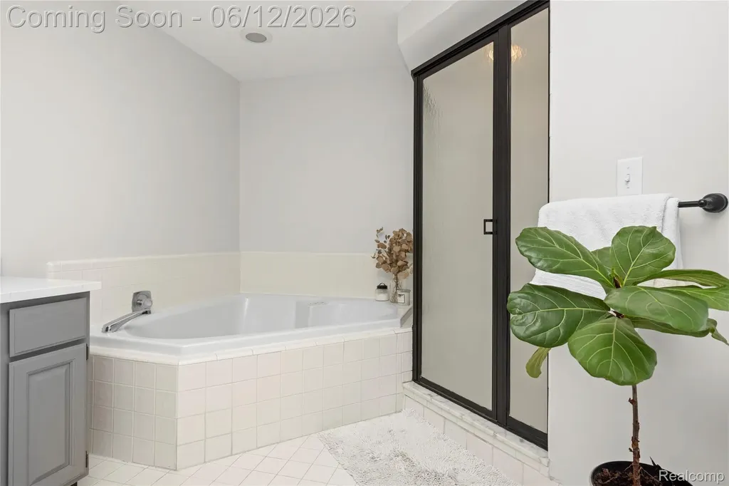 30975 Sunderland Drive Farmington Hills City MI 48331