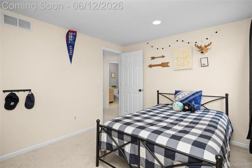 30975 Sunderland Drive Farmington Hills City MI 48331