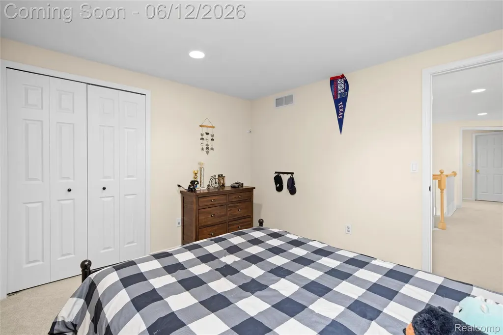 30975 Sunderland Drive Farmington Hills City MI 48331