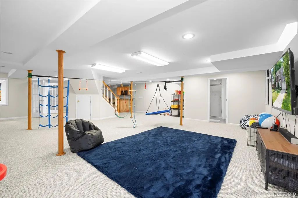30975 Sunderland Drive Farmington Hills City MI 48331