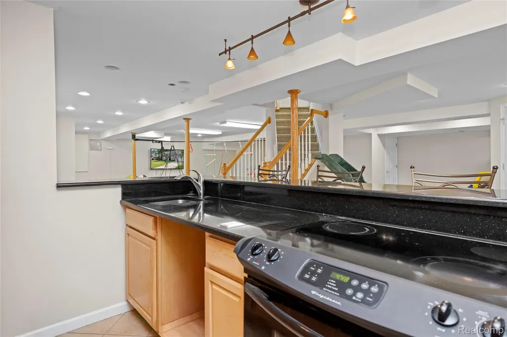30975 Sunderland Drive Farmington Hills City MI 48331