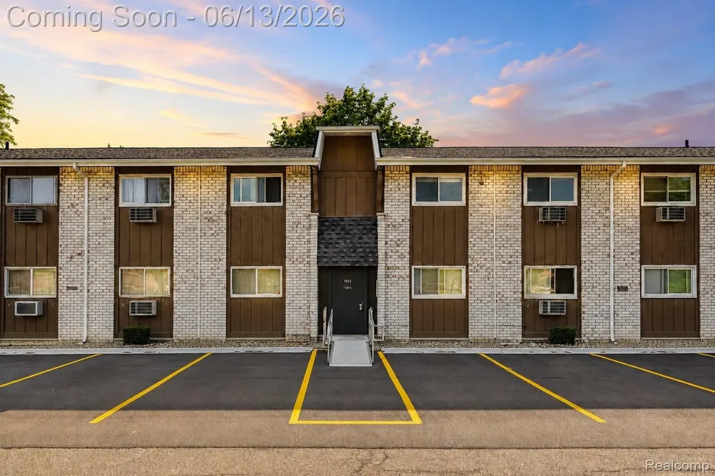 7592 Woodview Street Westland City MI 48185