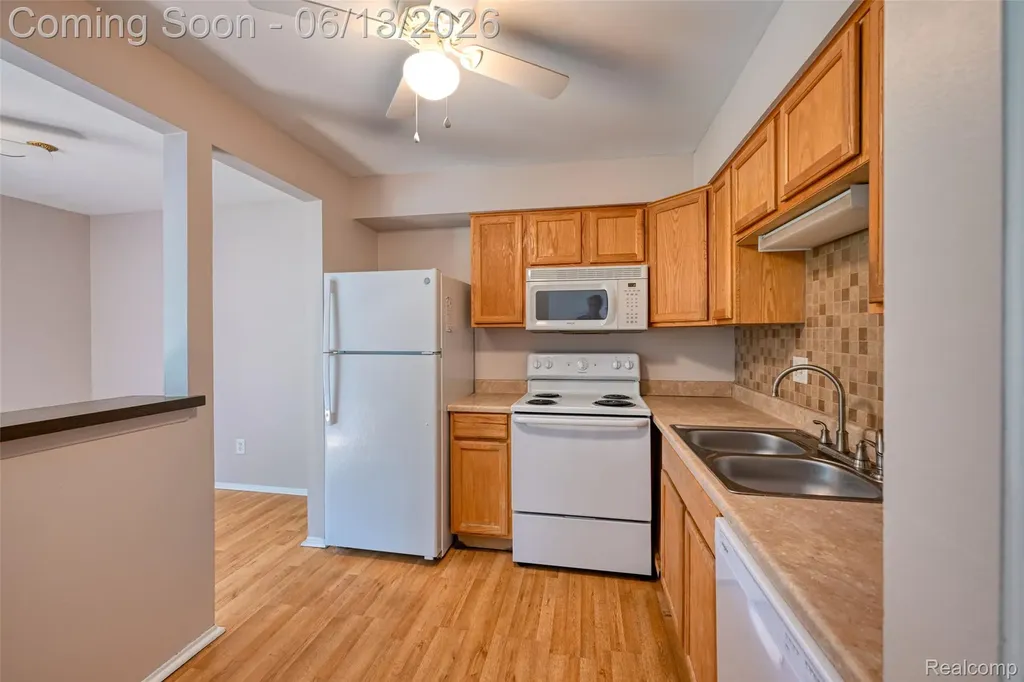 7592 Woodview Street Westland City MI 48185