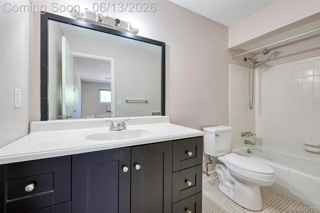7592 Woodview Street Westland City MI 48185