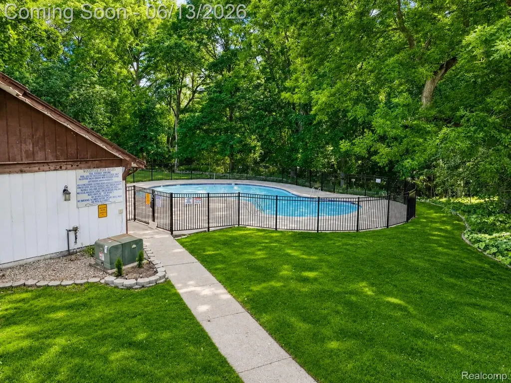 7592 Woodview Street Westland City MI 48185