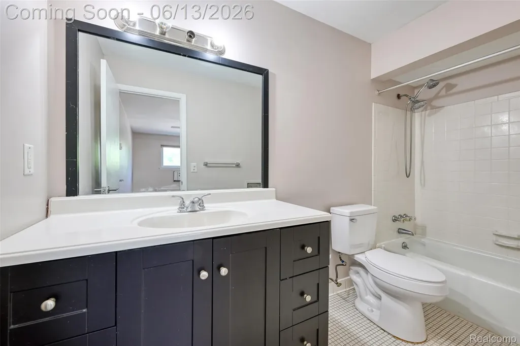 7592 Woodview Street Westland City MI 48185