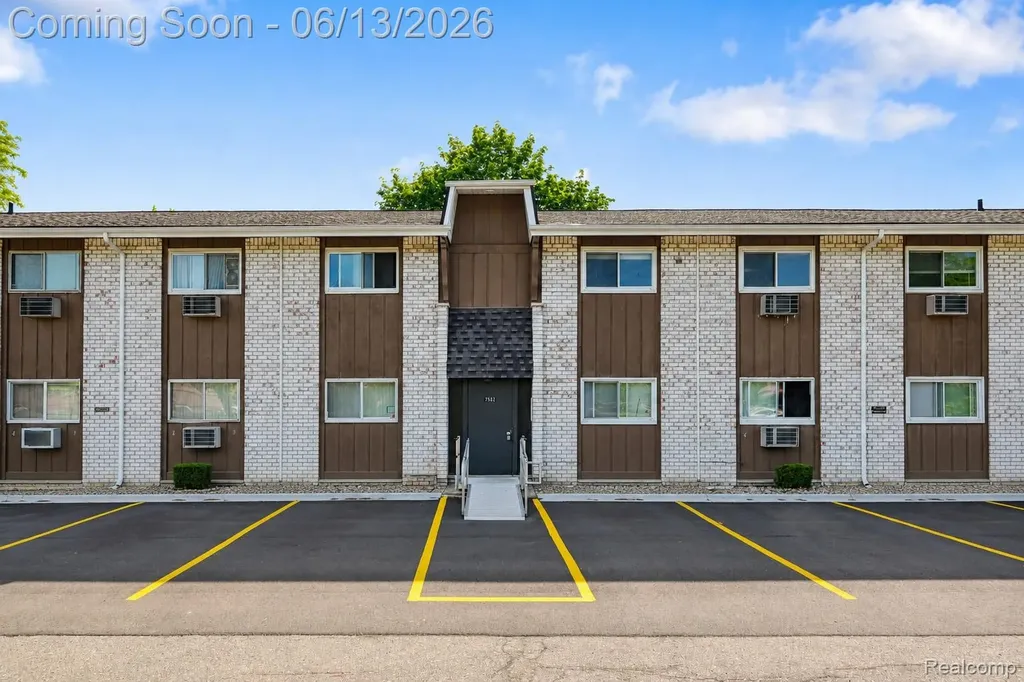 7592 Woodview Street Westland City MI 48185