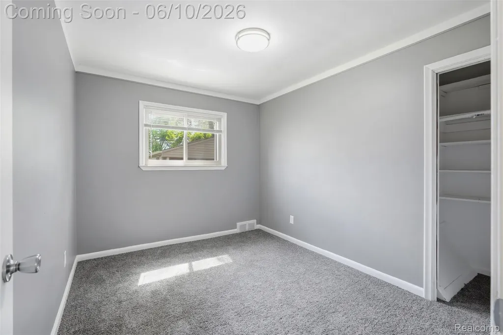 8245 Roosevelt Street Taylor City MI 48180
