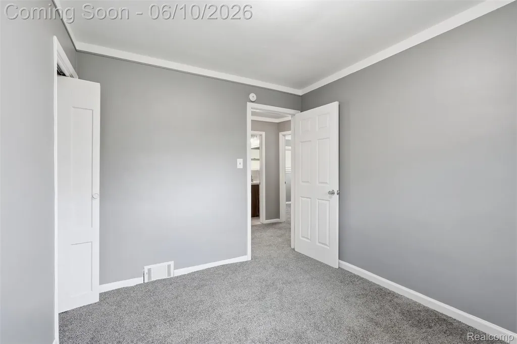 8245 Roosevelt Street Taylor City MI 48180