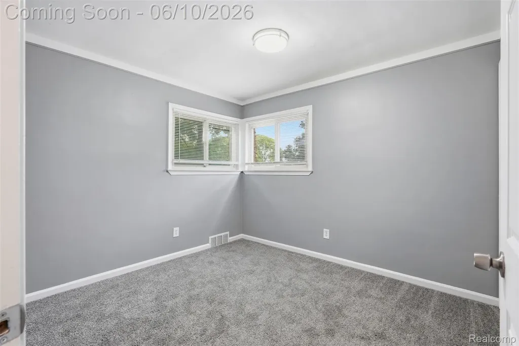 8245 Roosevelt Street Taylor City MI 48180