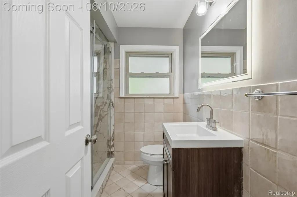 8245 Roosevelt Street Taylor City MI 48180