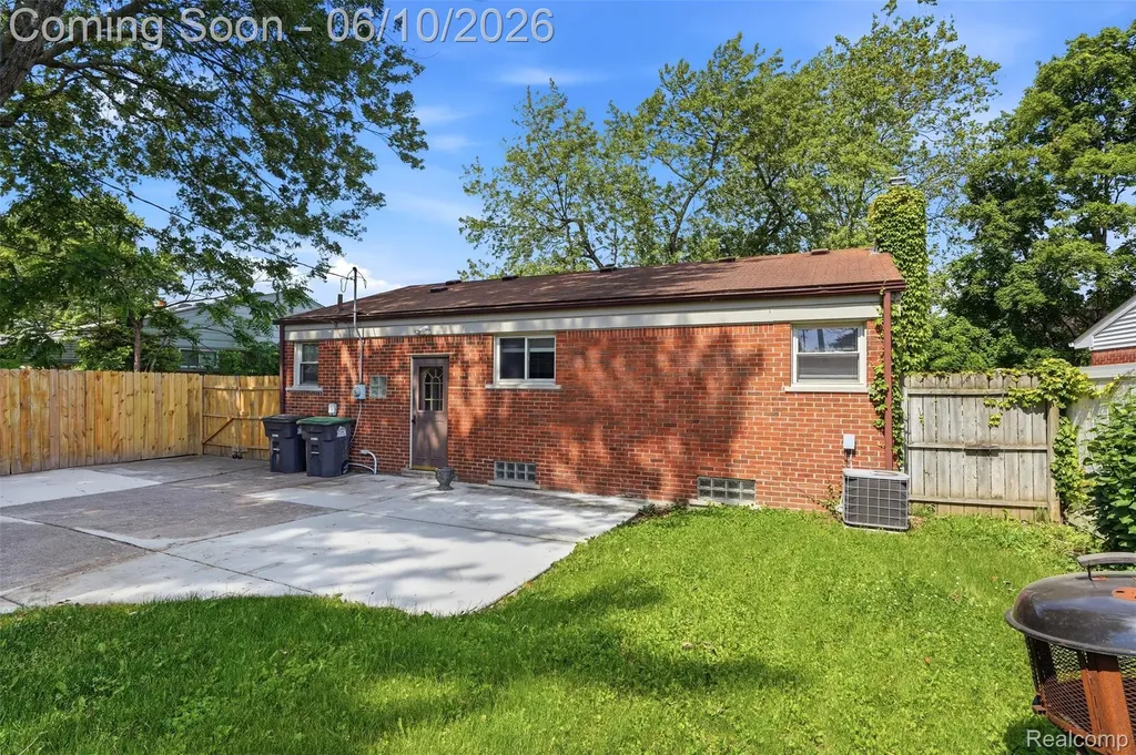 8245 Roosevelt Street Taylor City MI 48180