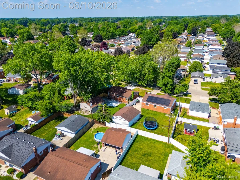 8245 Roosevelt Street Taylor City MI 48180