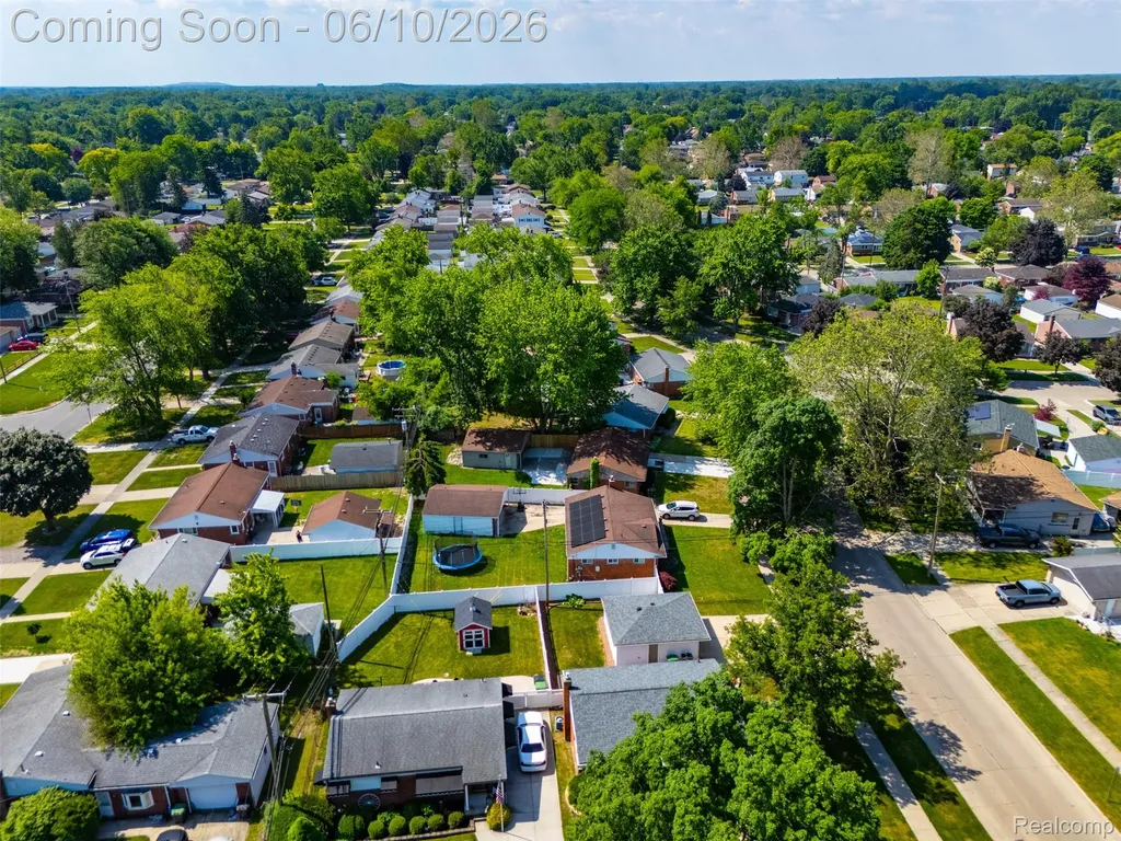 8245 Roosevelt Street Taylor City MI 48180