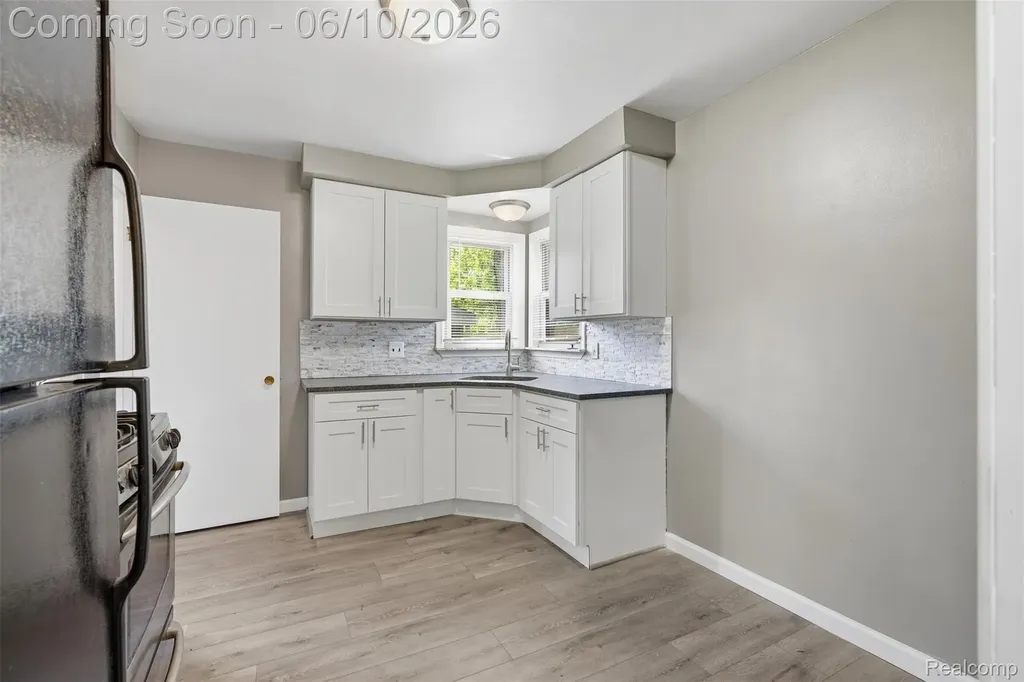 8245 Roosevelt Street Taylor City MI 48180