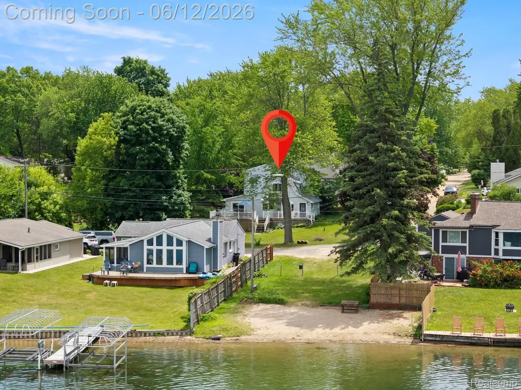 1808 Lombardy Highland Charter Township MI 48356