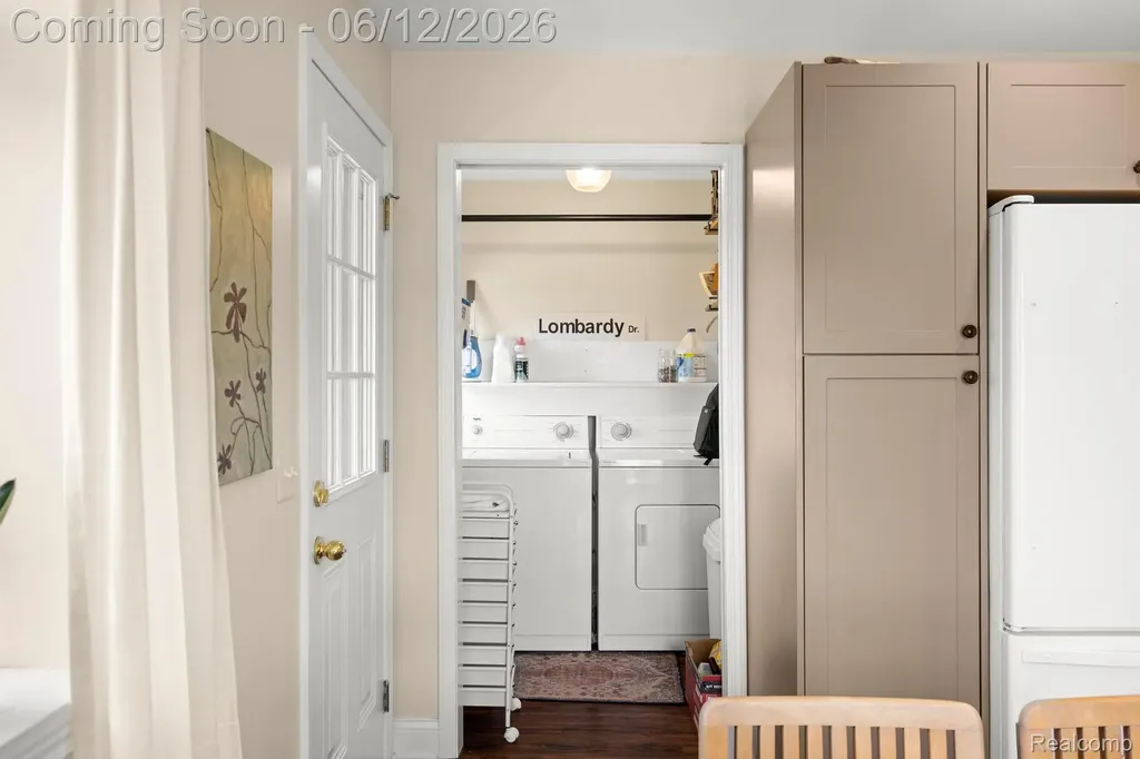 1808 Lombardy Highland Charter Township MI 48356