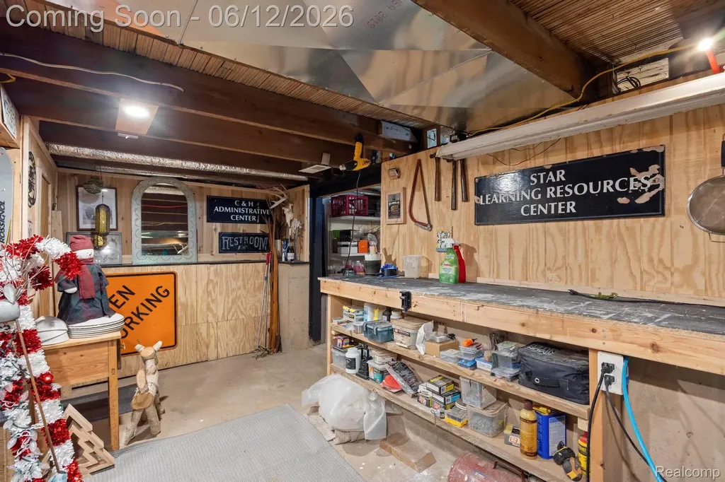 1808 Lombardy Highland Charter Township MI 48356