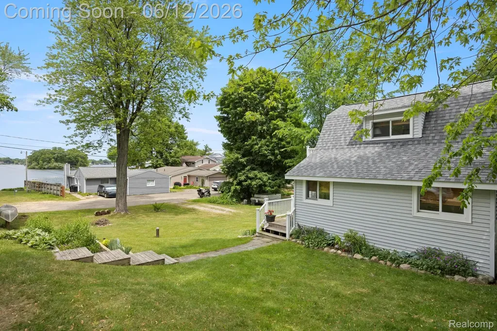 1808 Lombardy Highland Charter Township MI 48356
