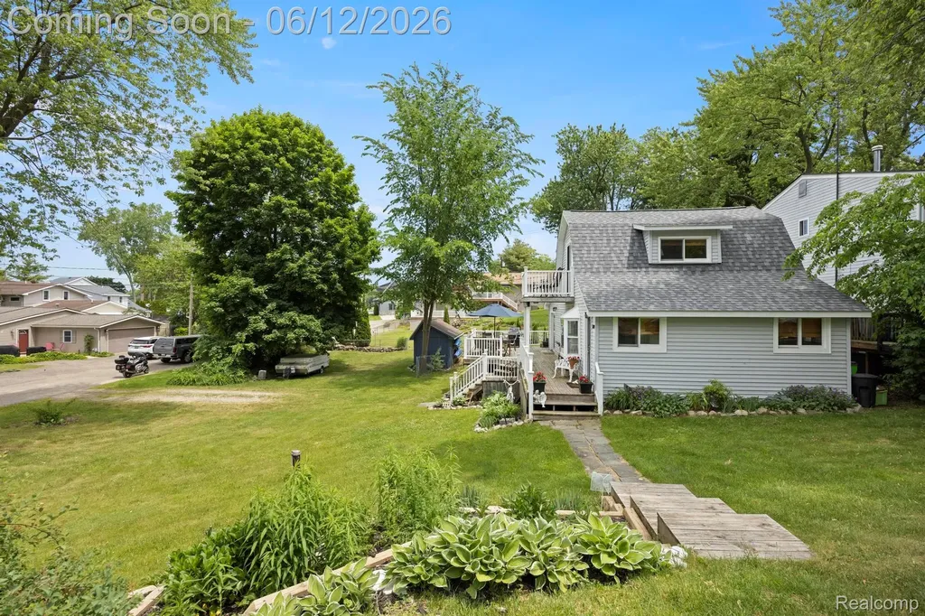 1808 Lombardy Highland Charter Township MI 48356