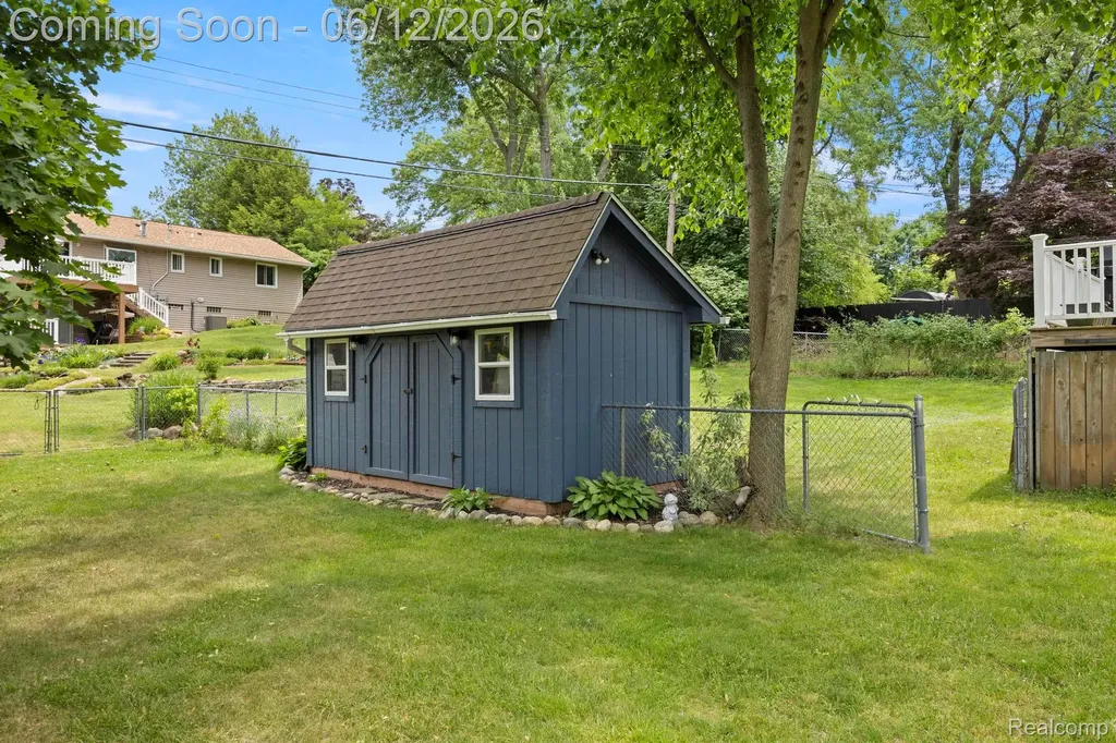 1808 Lombardy Highland Charter Township MI 48356