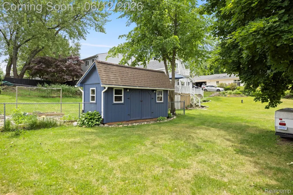 1808 Lombardy Highland Charter Township MI 48356