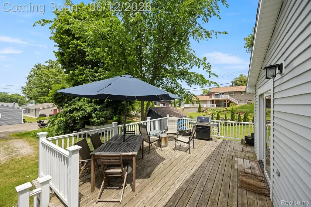 1808 Lombardy Highland Charter Township MI 48356